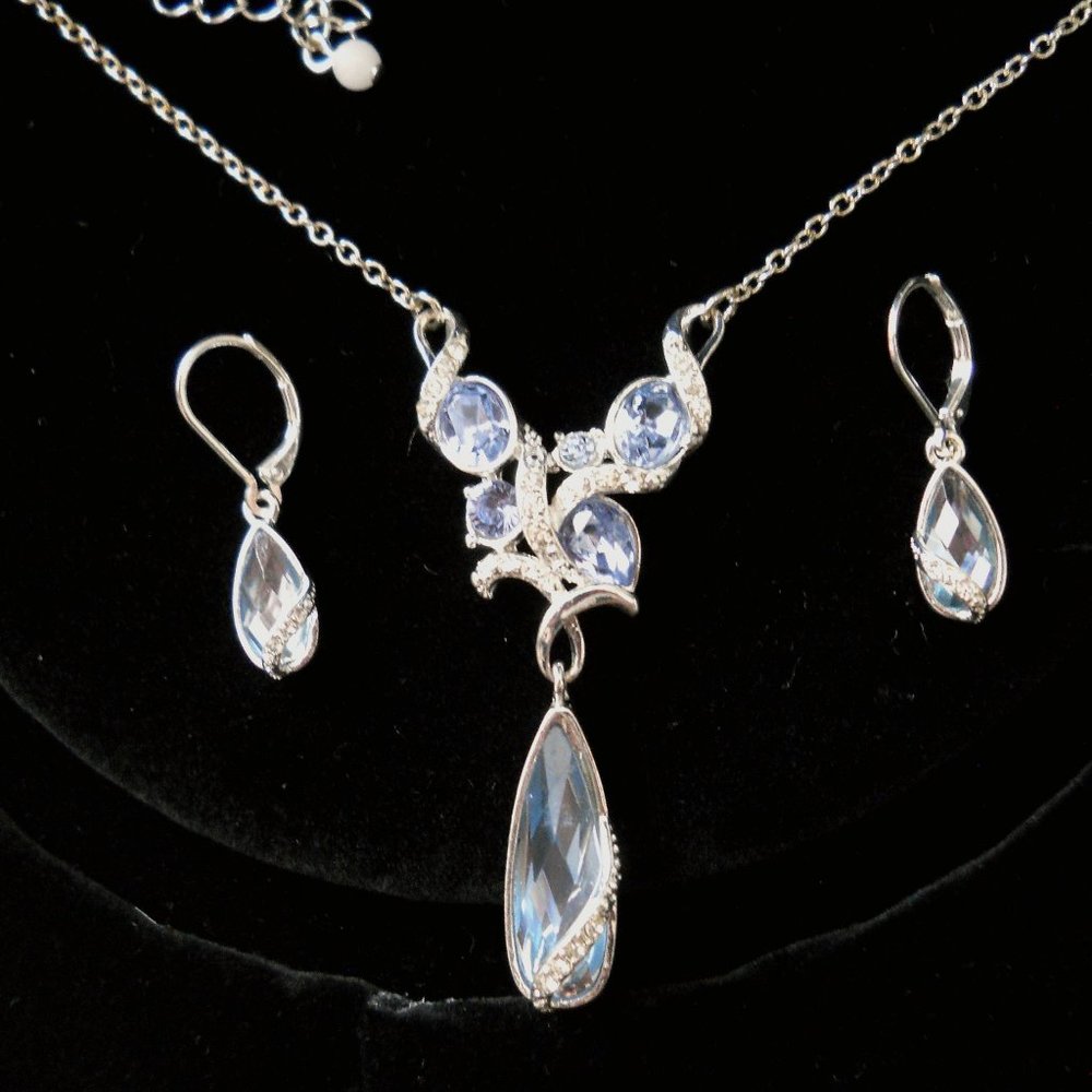All wrapped up  Necklace & Earring Set